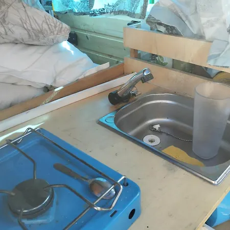 Van Avec Cuisine Exterieure Proche D'Un Lac * Séez